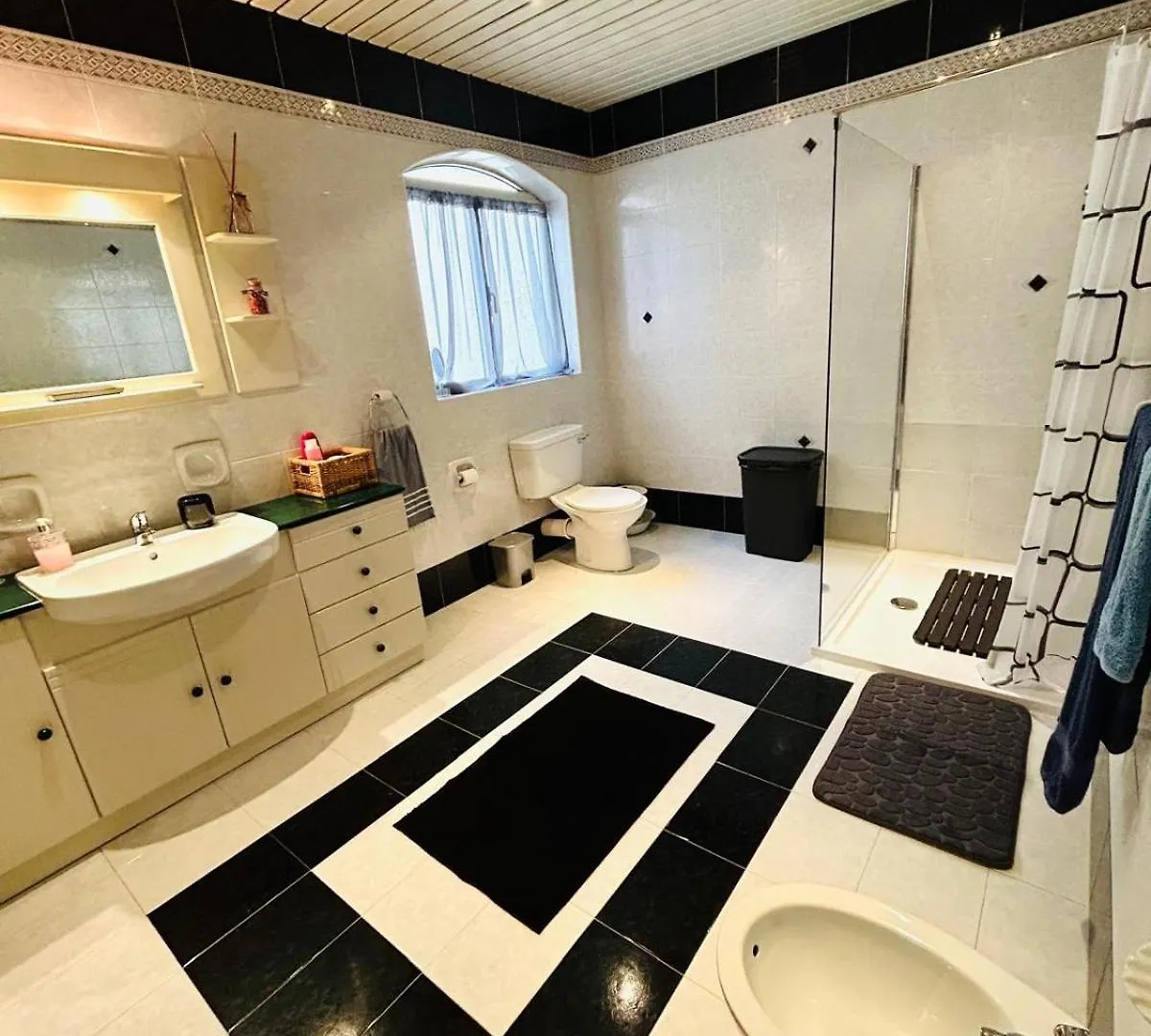 Pamper Rooms Pembroke 0*,  Malta