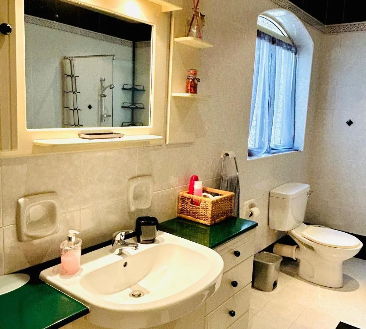 Pamper Rooms Pembroke Homestay